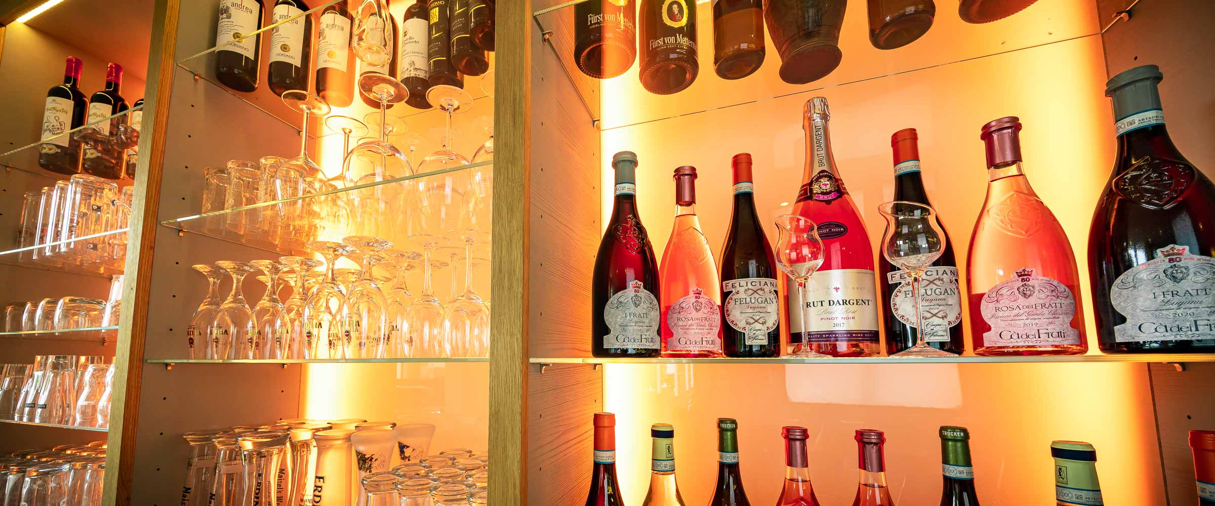 Foto: Bar-Bereich der T-Lounge